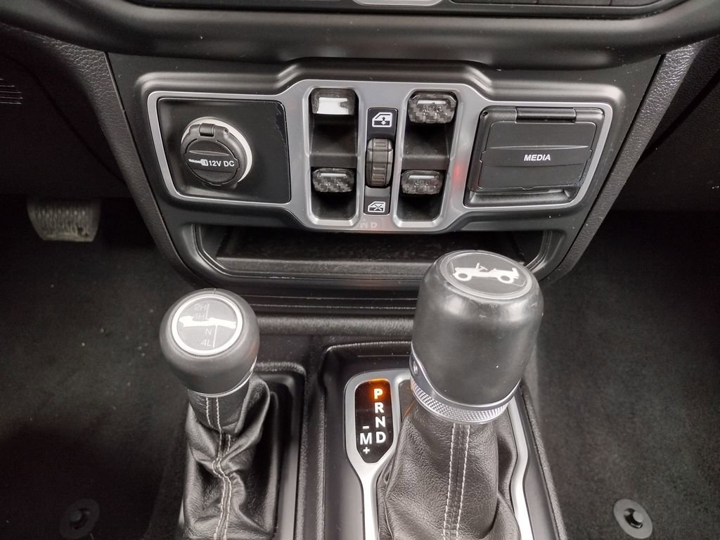 Used 2018 Jeep Wrangler Unlimited Sahara image 25