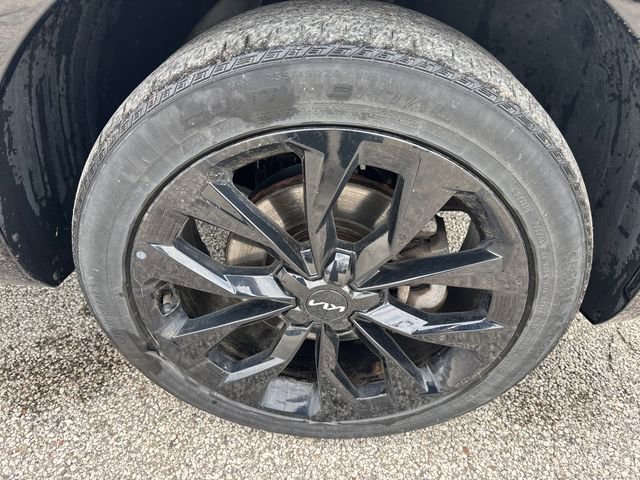 Certified 2023 Kia Sorento SX image 9