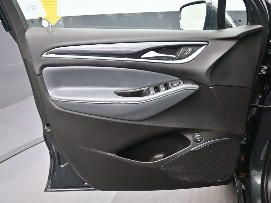 Used 2018 Buick Enclave Essence AWD/4WD image 9