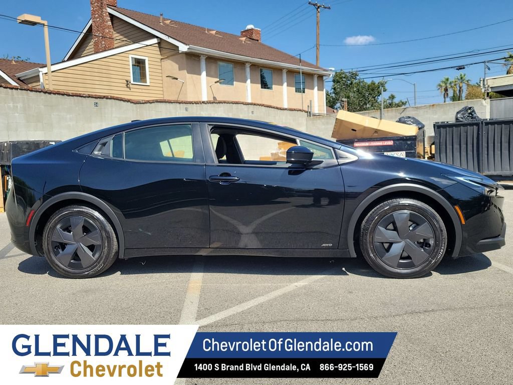 Used 2025 Toyota Prius LE AWD/4WD image 2