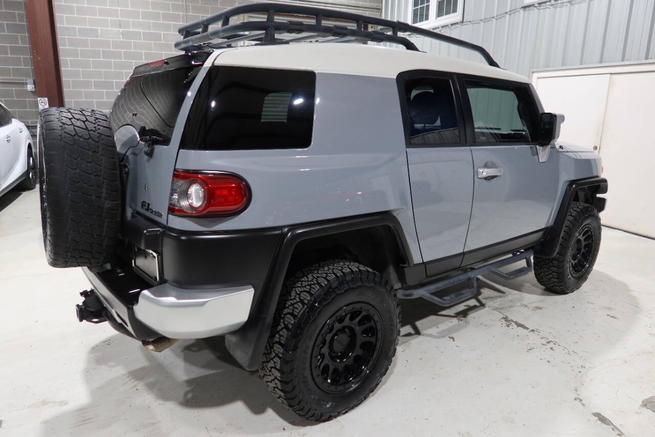 Used 2014 Toyota FJ Cruiser 4WD w/ Convenience Package image 5