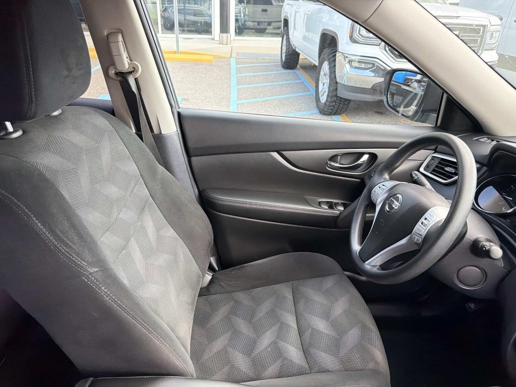 Used 2016 Nissan Rogue SV AWD/4WD image 10