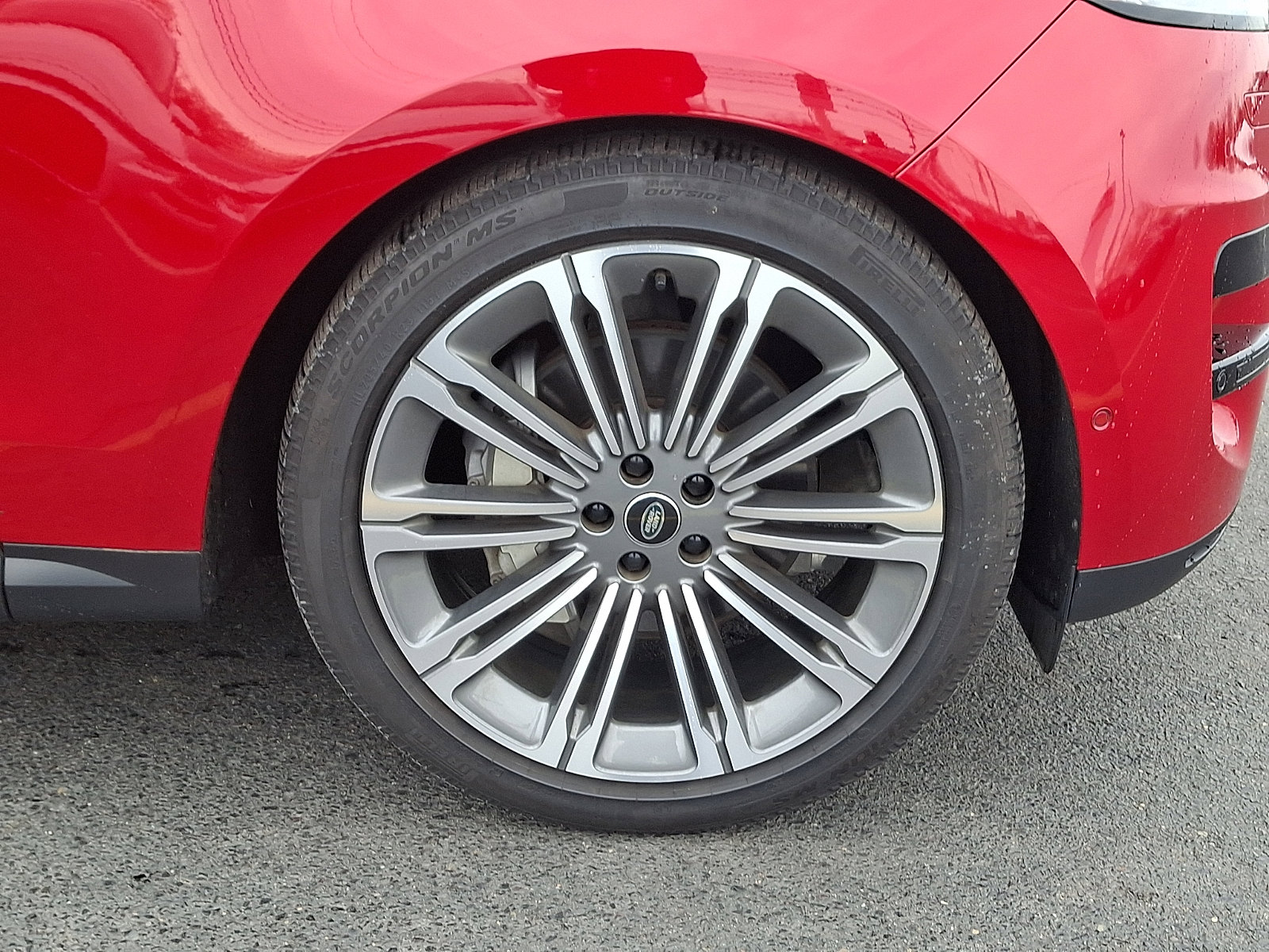 Used 2025 Land Rover Range Rover Sport SE image 8