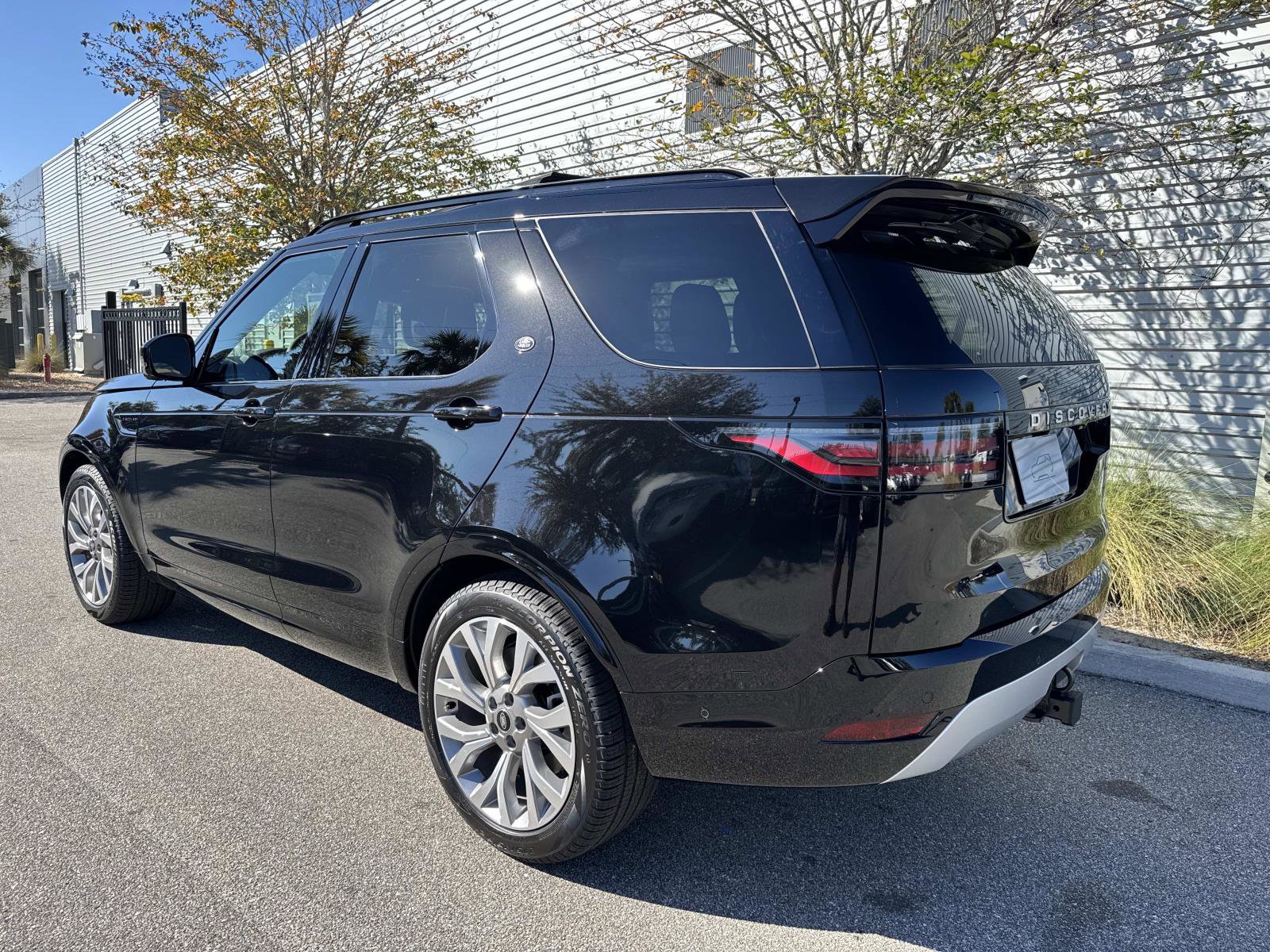 New 2026 Land Rover Discovery Limited Edition image 3