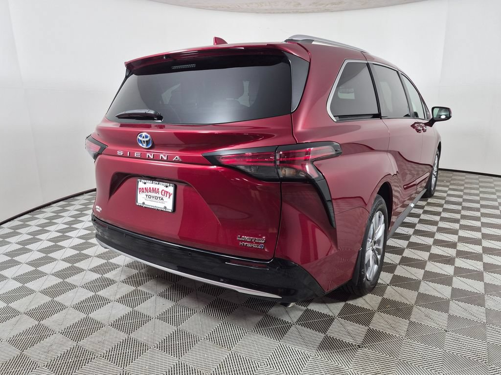 Used 2024 Toyota Sienna Limited FWD image 3
