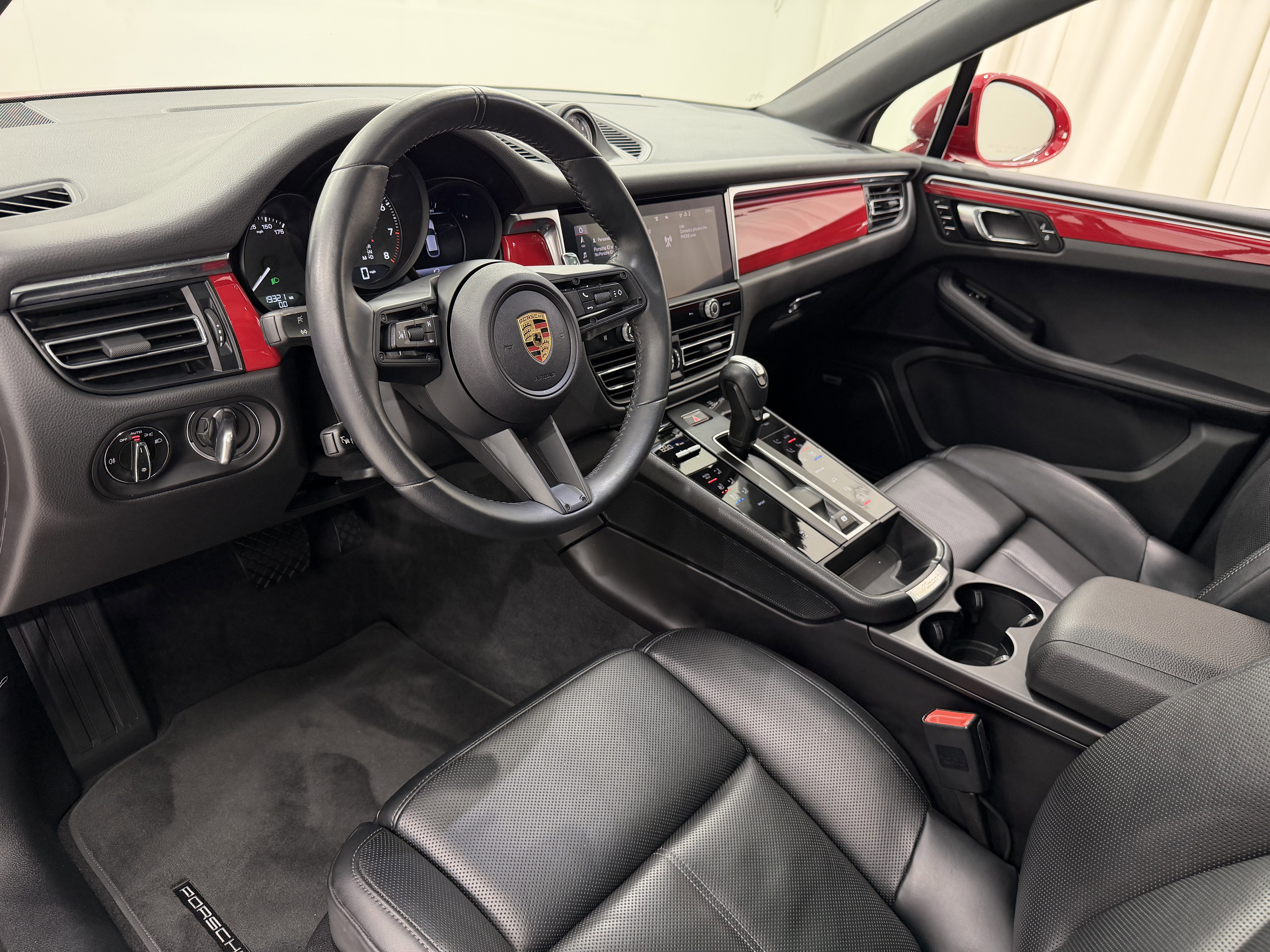 Certified 2024 Porsche Macan image 26