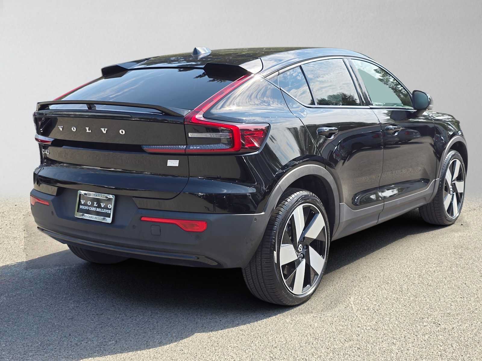 Certified 2023 Volvo C40 P8 Recharge Plus w/ Climate Package AWD/4WD image 4