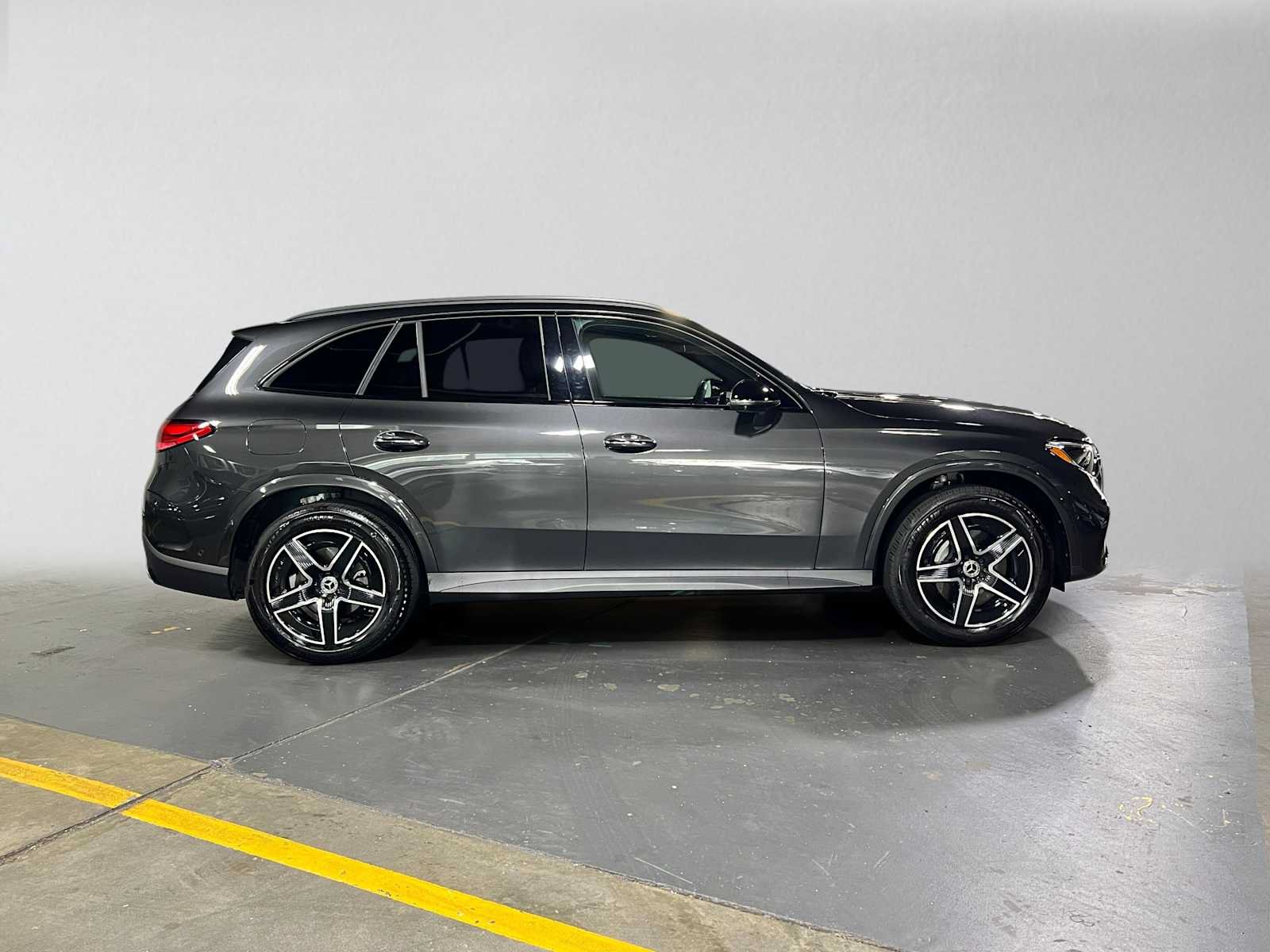Used 2026 Mercedes-Benz GLC 300 4MATIC image 2