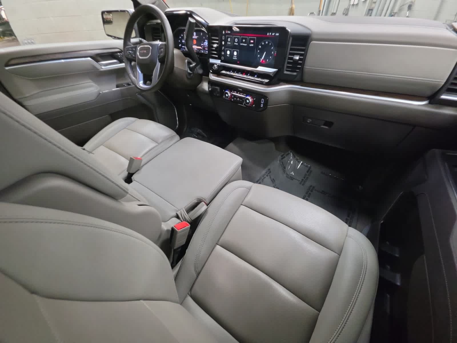 Used 2026 GMC Sierra 1500 SLT AWD/4WD image 23