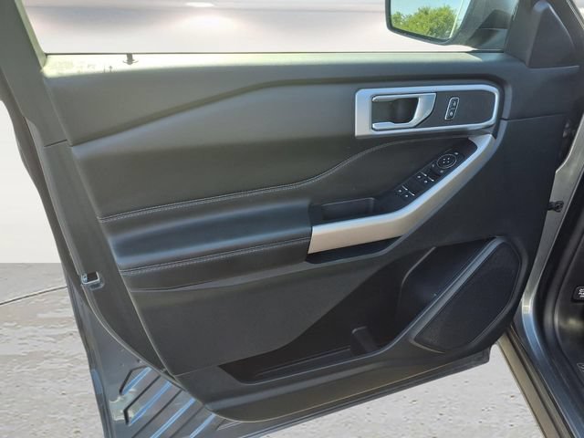 Used 2023 Ford Explorer XLT w/ Equipment Group 202A AWD/4WD image 17