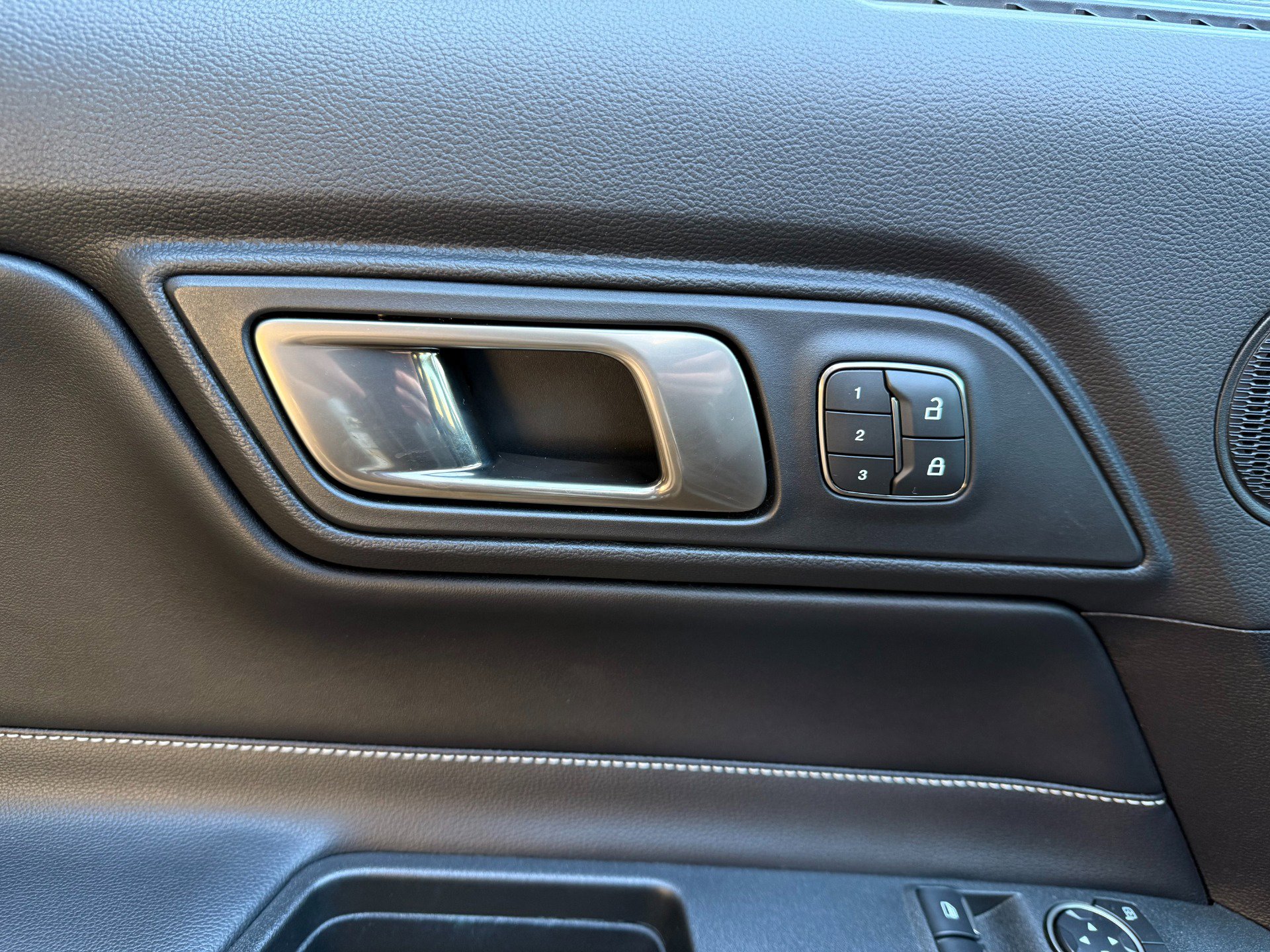 Used 2021 Ford Mustang Shelby GT500 w/ Technology Package image 65