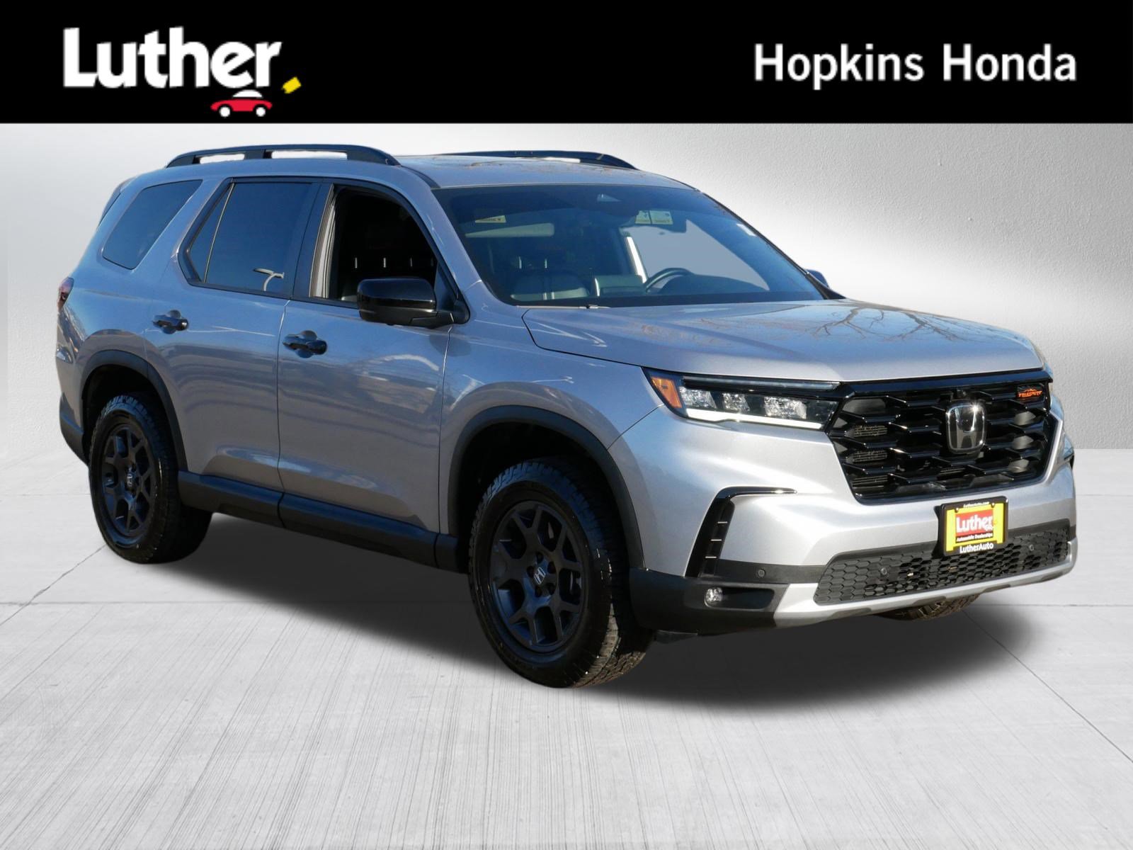 Certified 2025 Honda Pilot TrailSport image 1
