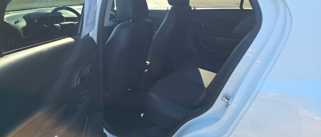 Used 2020 Chevrolet Trax LT w/ LT Convenience Package FWD image 24