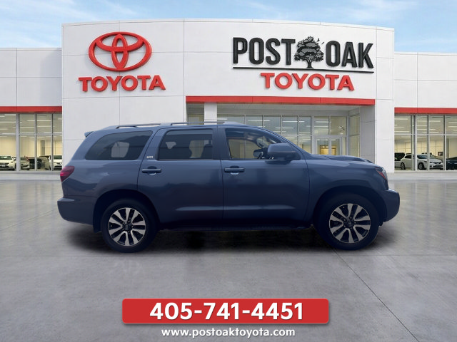 Used 2018 Toyota Sequoia SR5 w/ Premium Package AWD/4WD image 9