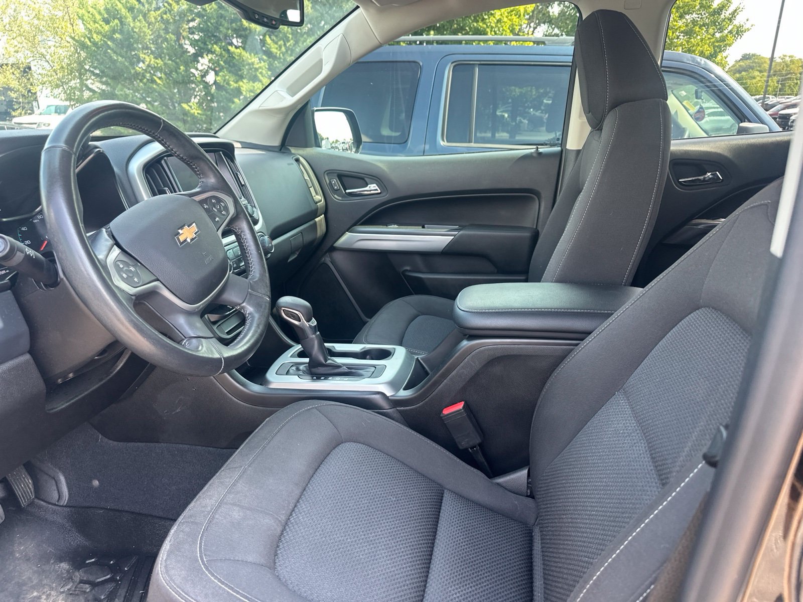 Used 2022 Chevrolet Colorado LT RWD image 9