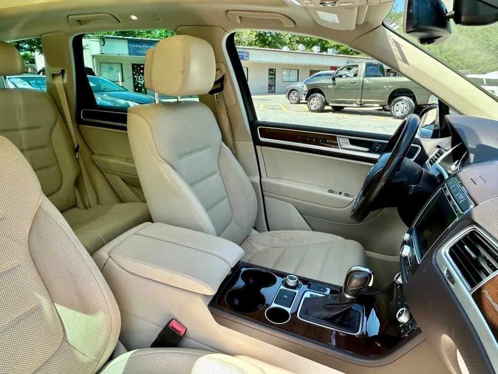 Used 2016 Volkswagen Touareg TDI AWD/4WD image 17