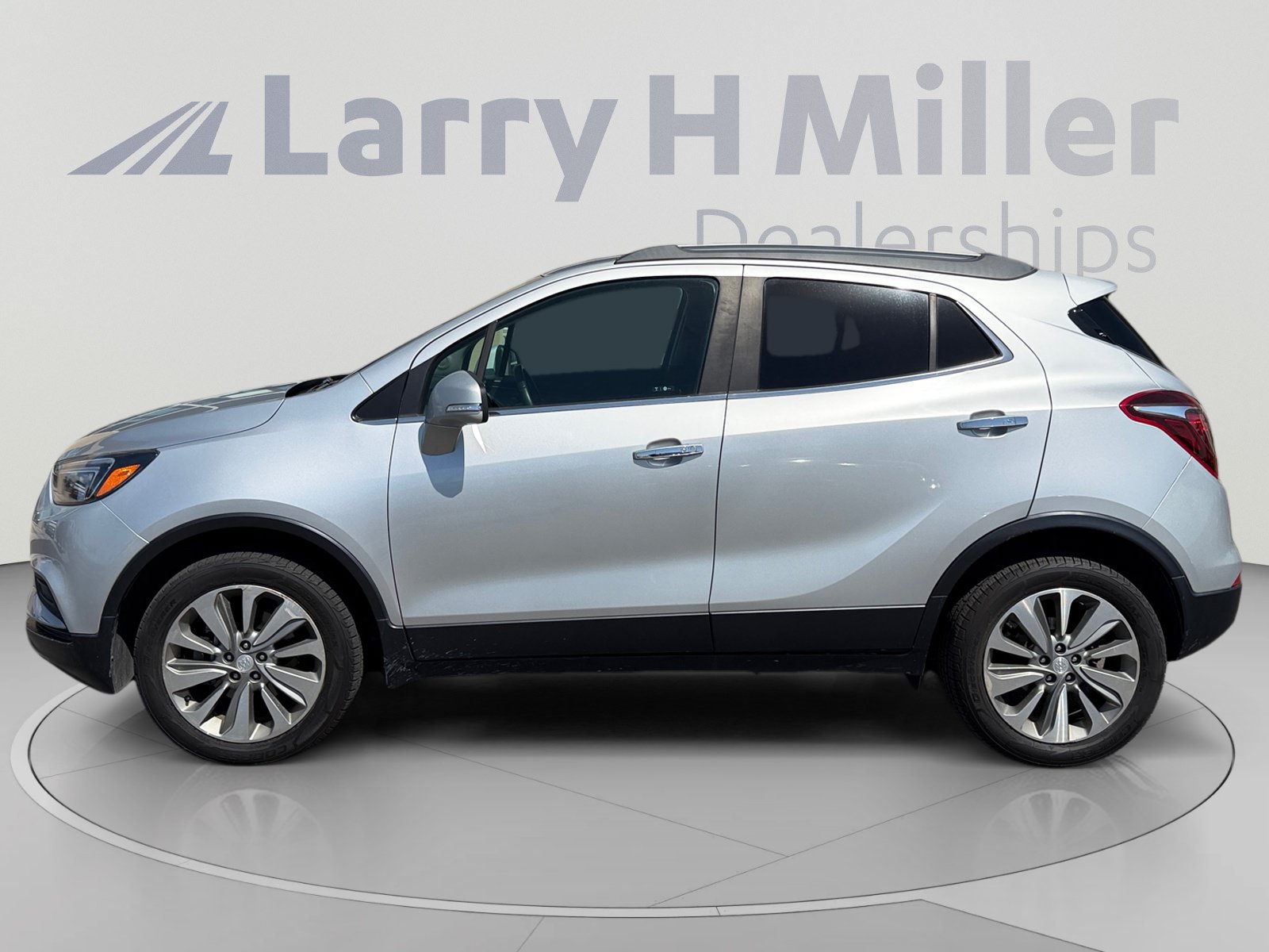 Used 2017 Buick Encore Preferred AWD/4WD image 2
