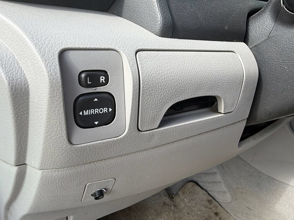 Used 2008 Toyota Camry SE FWD image 18