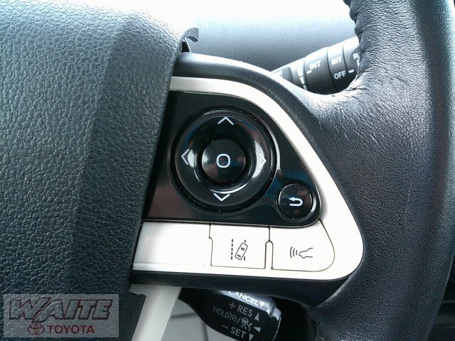 Used 2017 Toyota Prius Three image 12