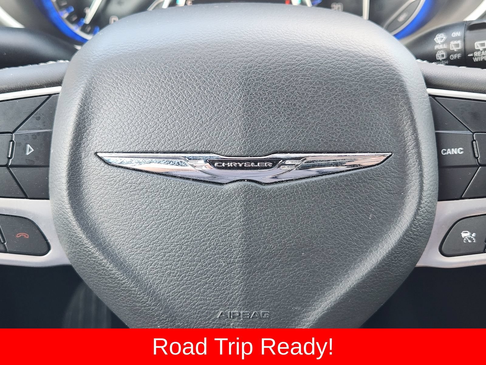 Used 2025 Chrysler Pacifica Select FWD image 37