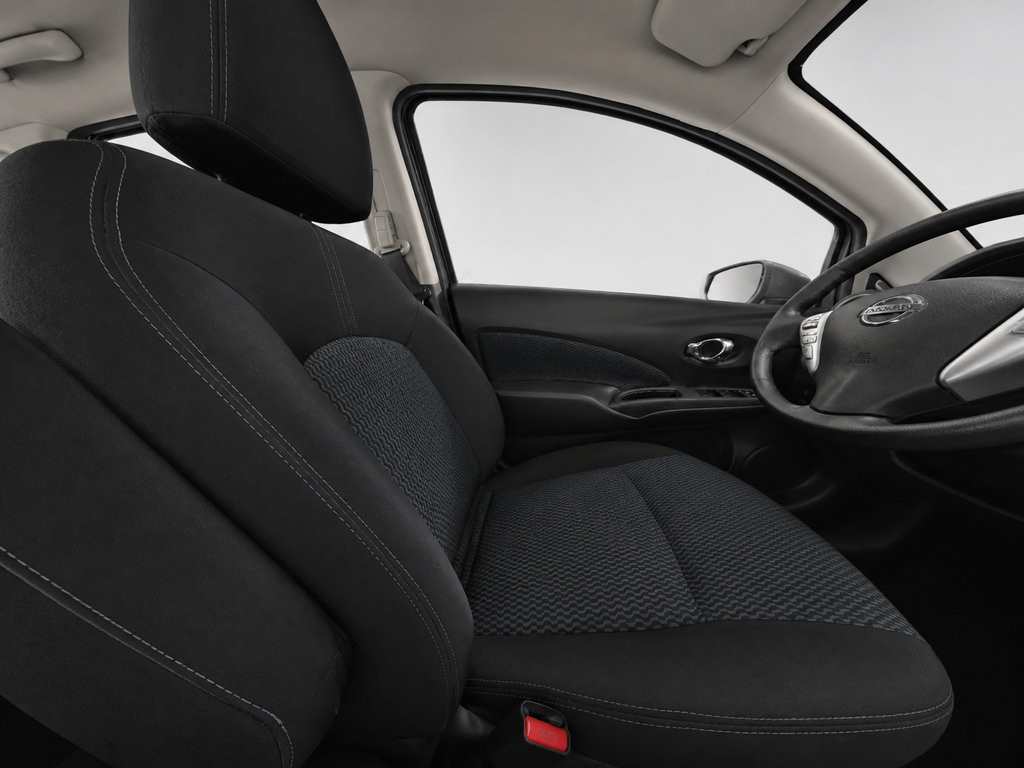 Used 2015 Nissan Versa Note w/ SL Tech Package FWD image 9