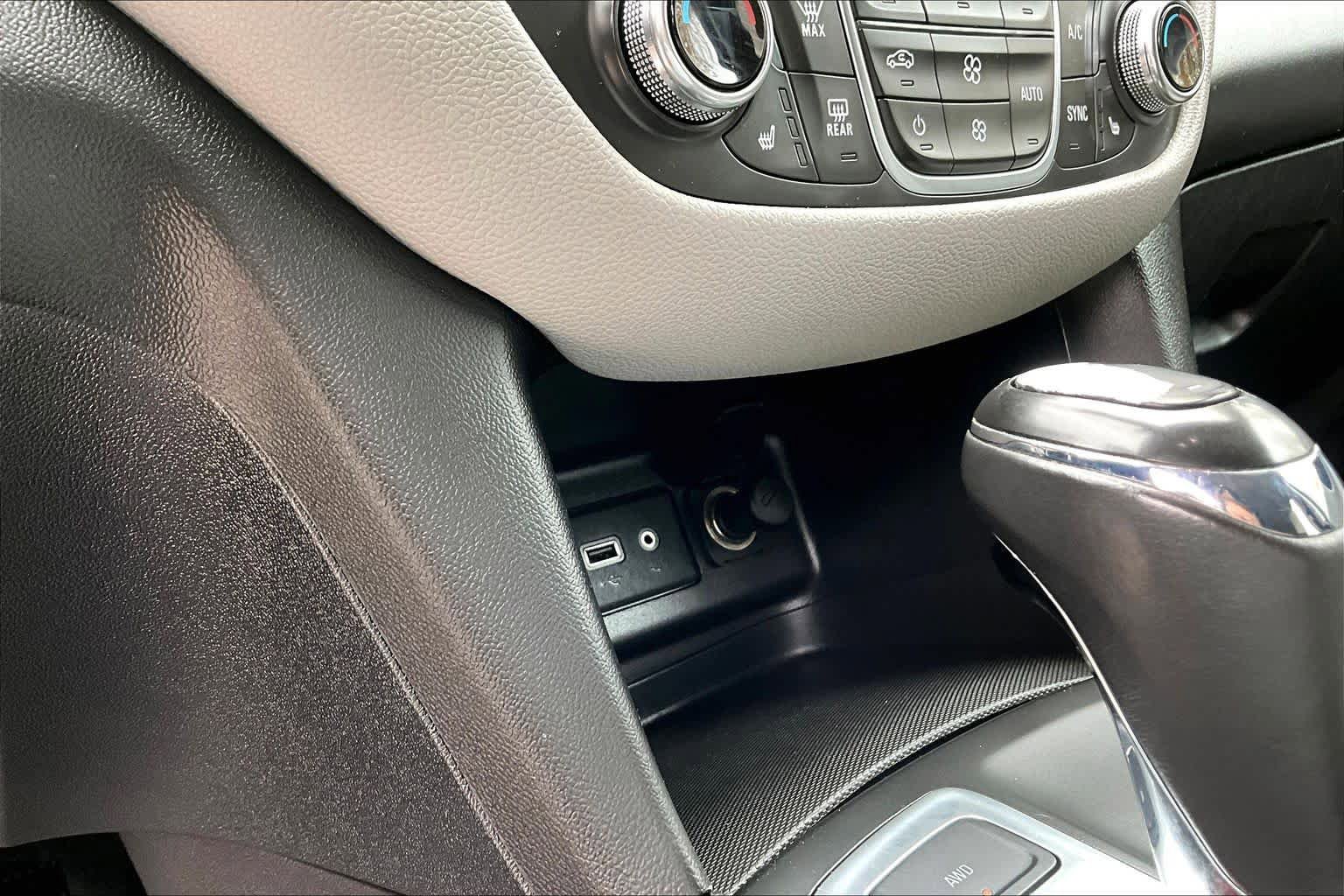 Used 2019 Chevrolet Equinox LT AWD/4WD image 35