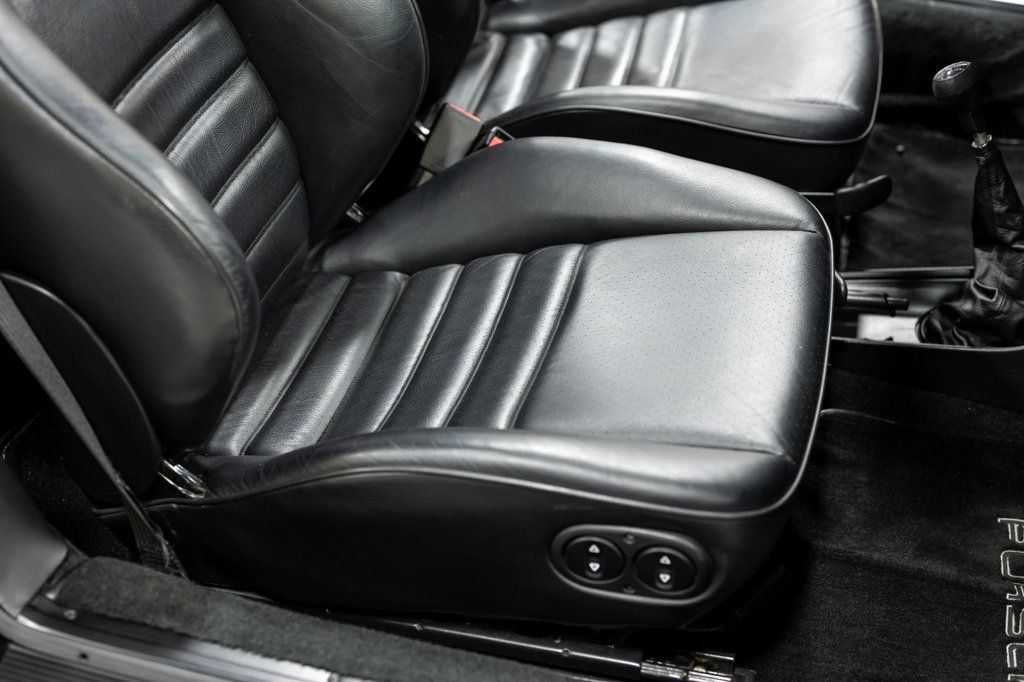 Used 1989 Porsche 911 Carrera RWD image 23