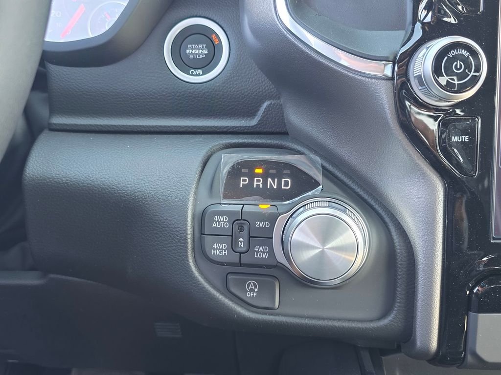 New 2026 RAM 1500 Laramie w/ Sport Appearance Package AWD/4WD image 18