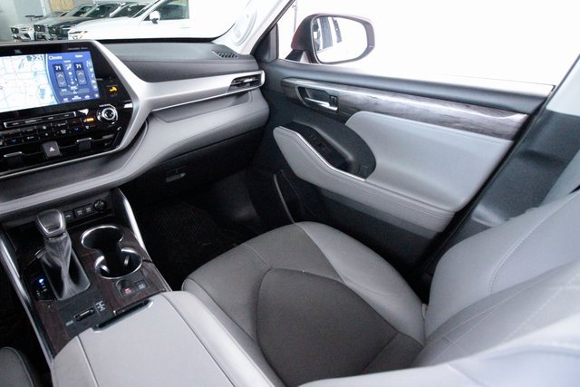 Used 2020 Toyota Highlander Limited Platinum image 7