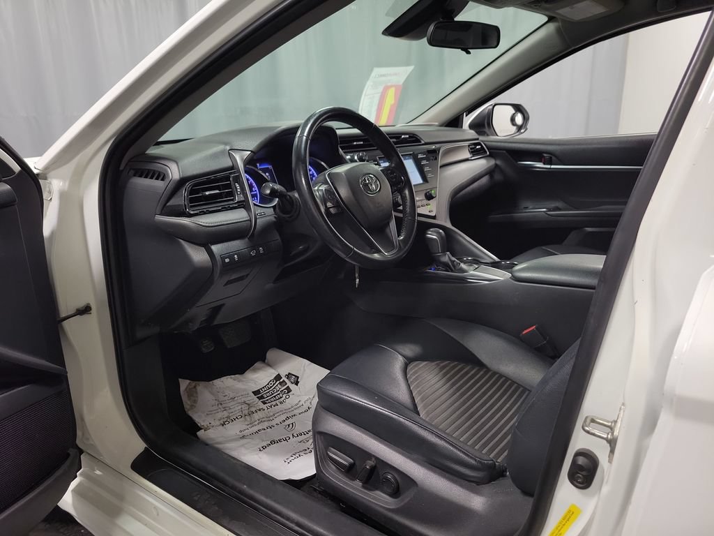 Used 2019 Toyota Camry SE FWD image 12