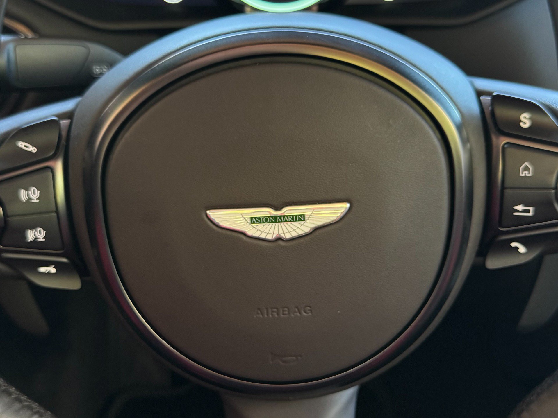 Used 2023 Aston Martin V8 Vantage Roadster RWD image 48