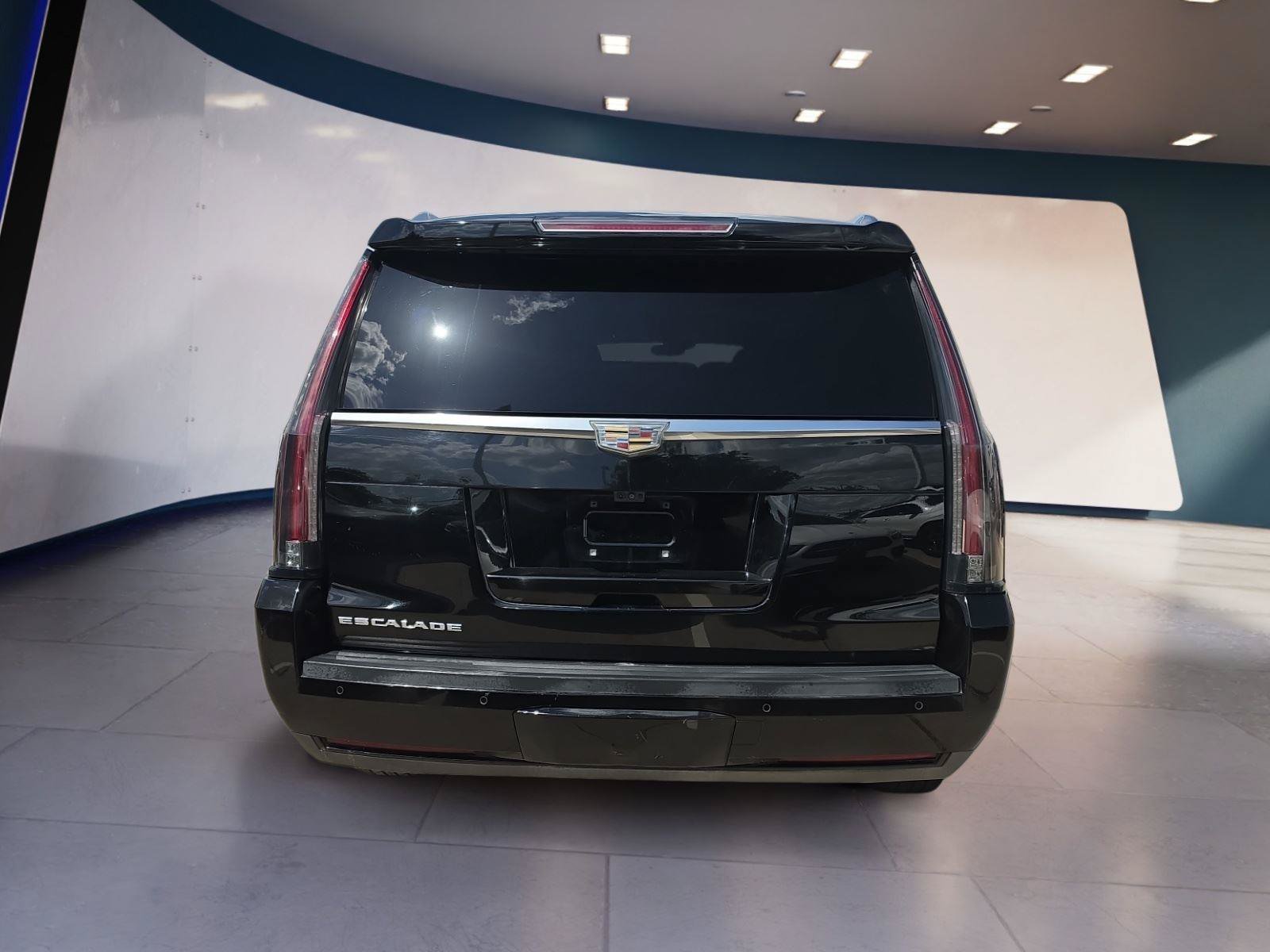 Used 2018 Cadillac Escalade ESV Luxury RWD image 4