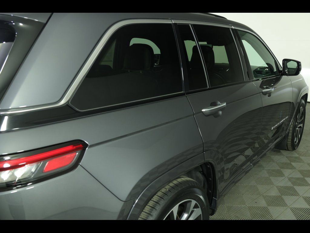 Used 2022 Jeep Grand Cherokee Overland w/ Luxury Tech Group IV image 19