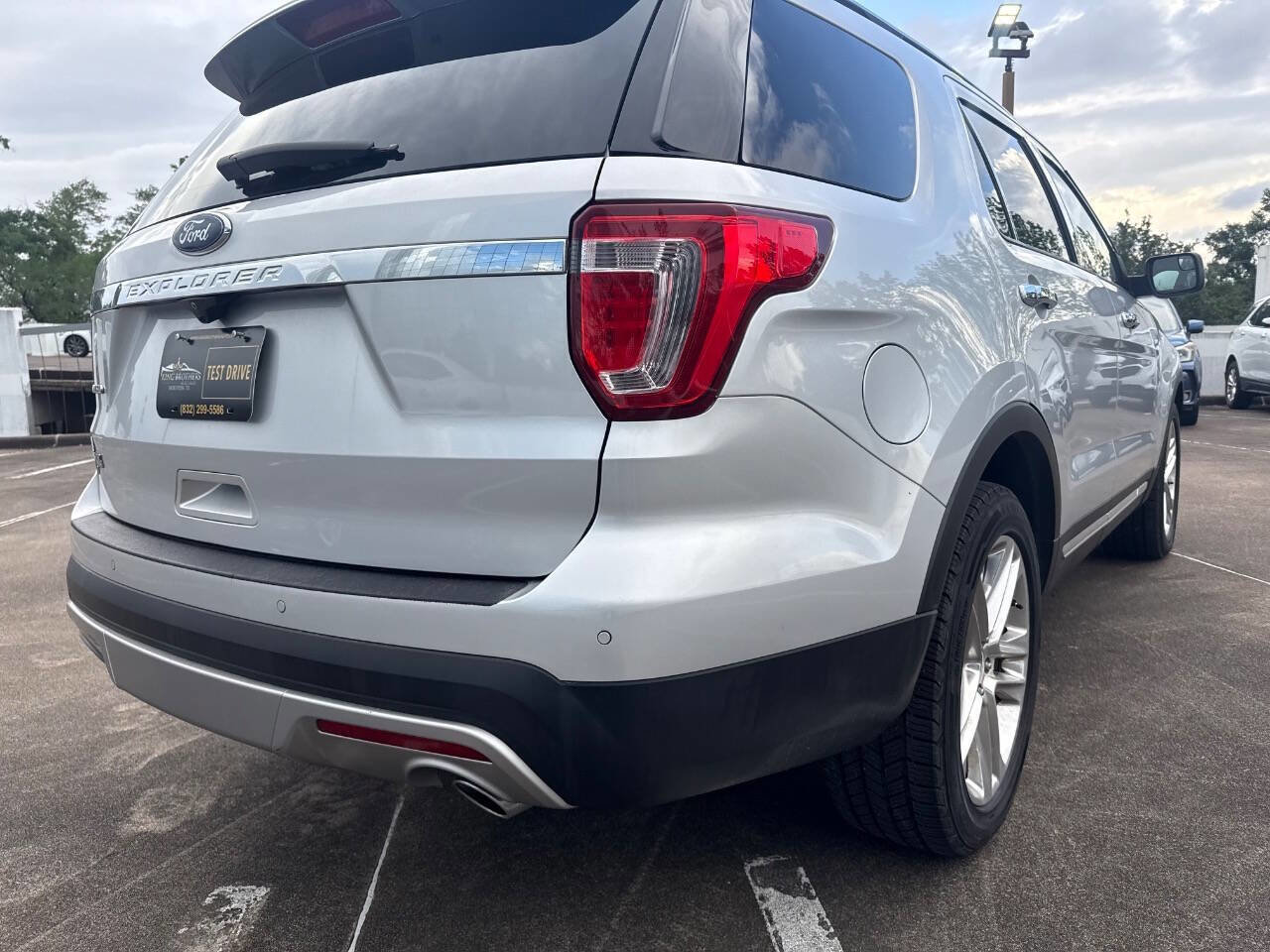 Used 2017 Ford Explorer Limited FWD image 8