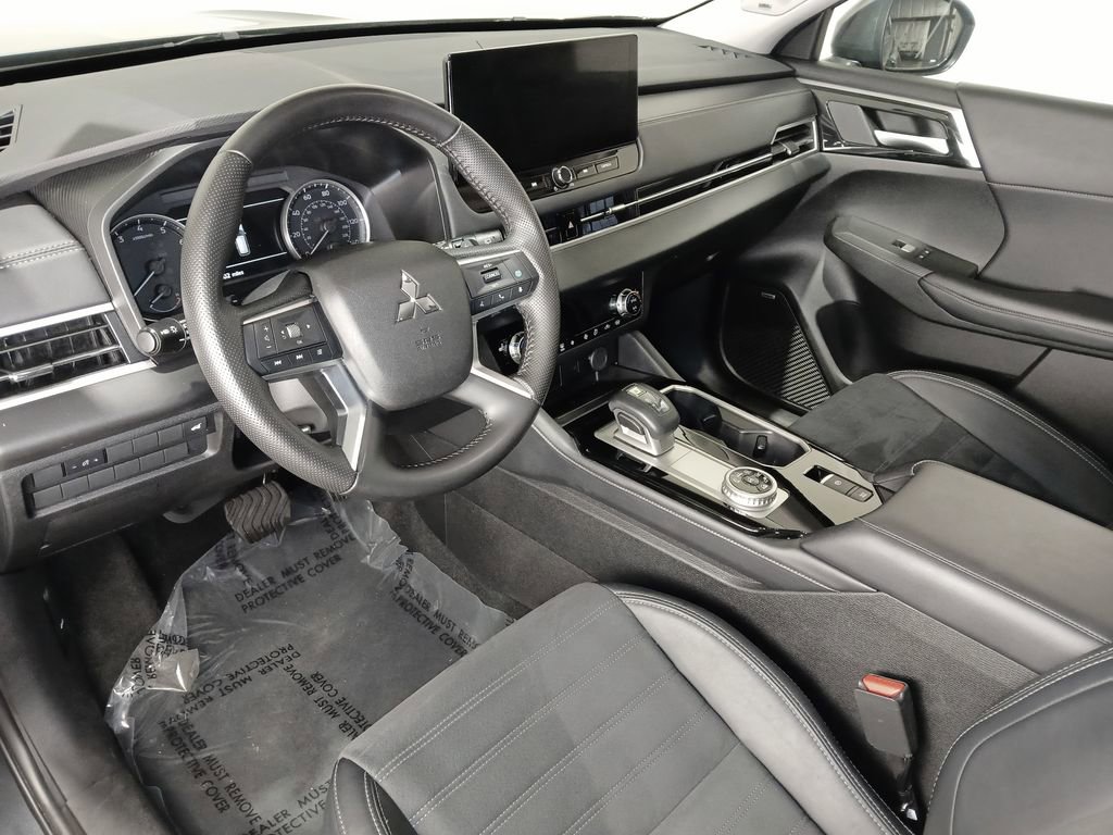 Used 2025 Mitsubishi Outlander SE AWD/4WD image 17