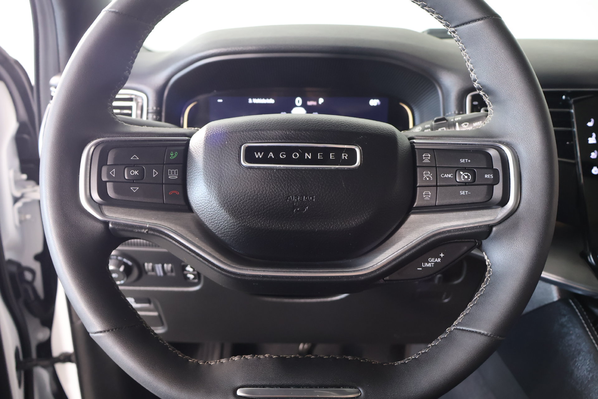 Used 2024 Jeep Wagoneer Series II RWD image 3