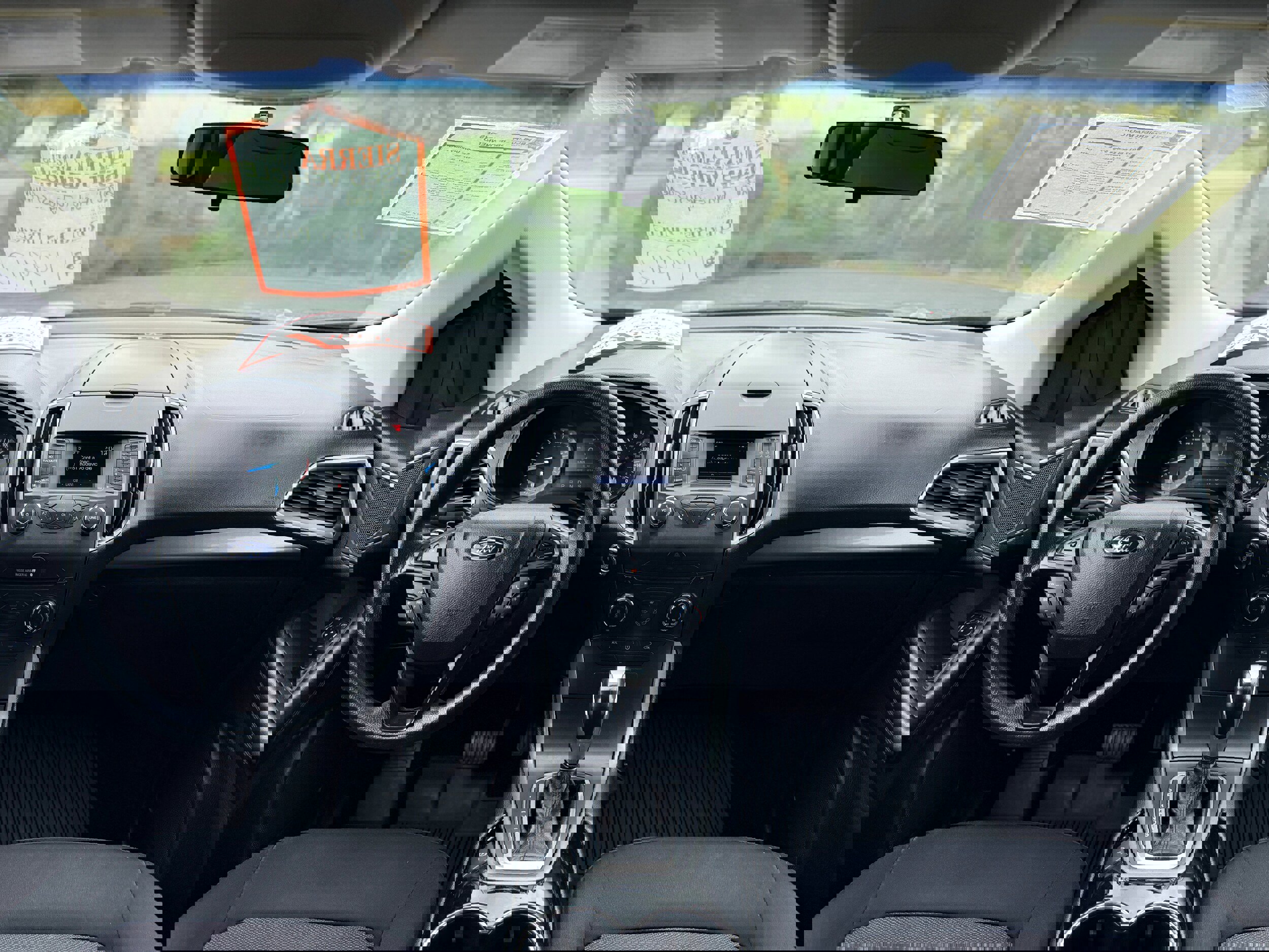 Used 2017 Ford Edge SE image 19