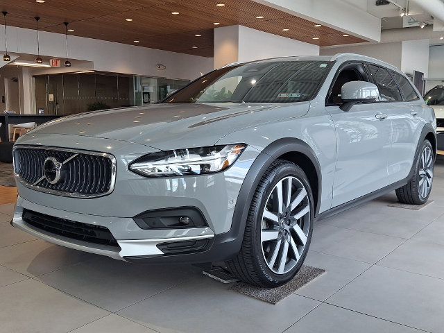 Used 2024 Volvo V90 B6 Cross Country Ultimate AWD/4WD image 3