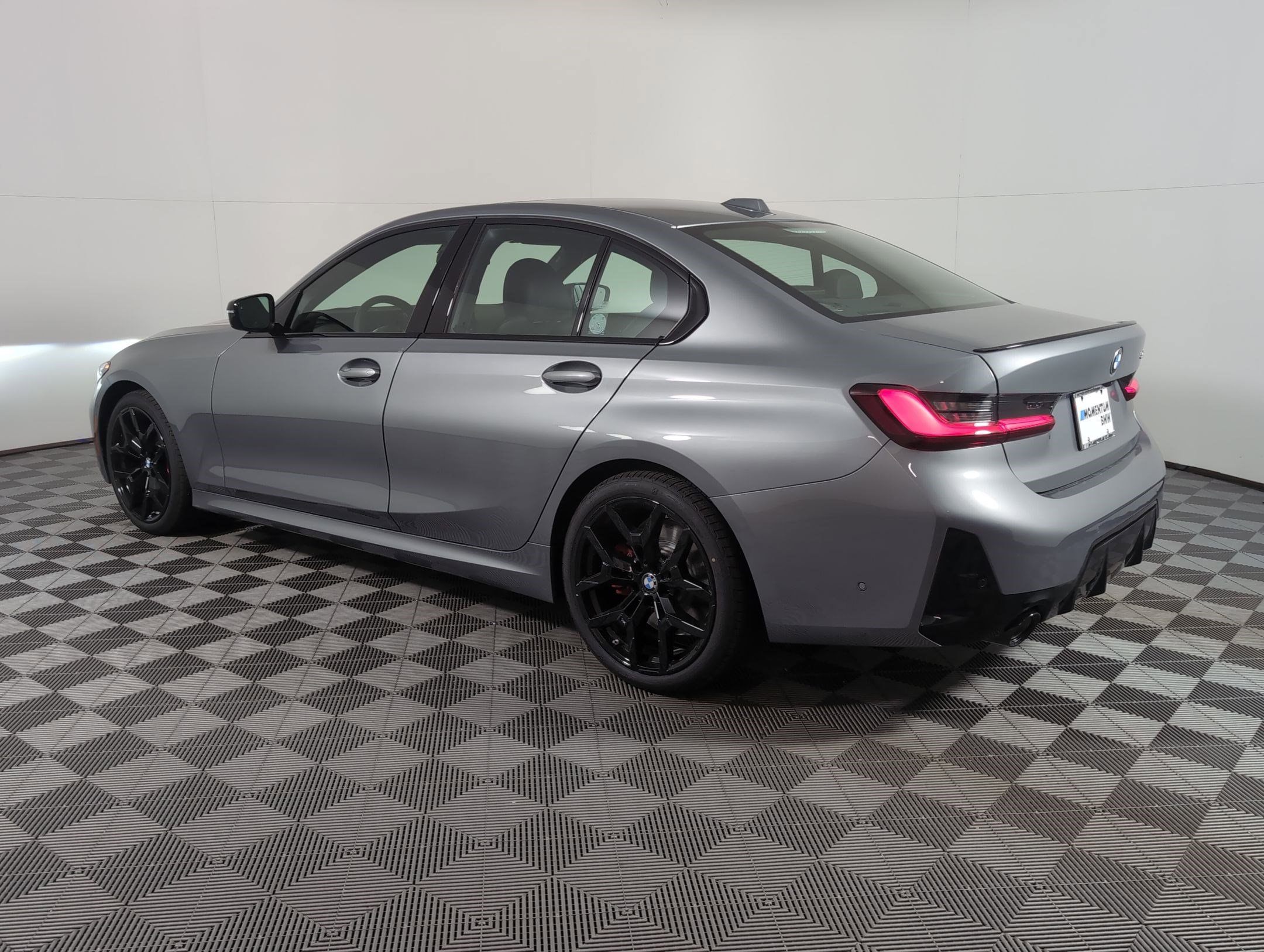 Used 2026 BMW 330i Sedan w/ M Sport Package image 3