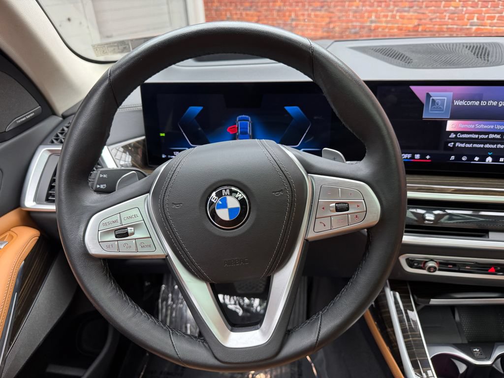 Used 2024 BMW X7 xDrive40i w/ Premium Package AWD/4WD image 13