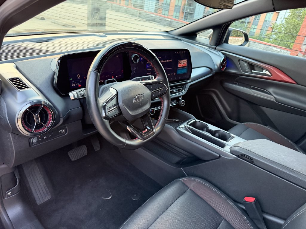 Used 2024 Chevrolet Equinox EV RS FWD image 9