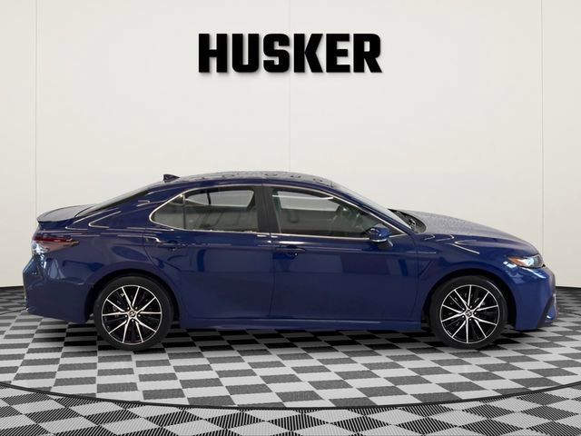 Used 2024 Toyota Camry SE image 2