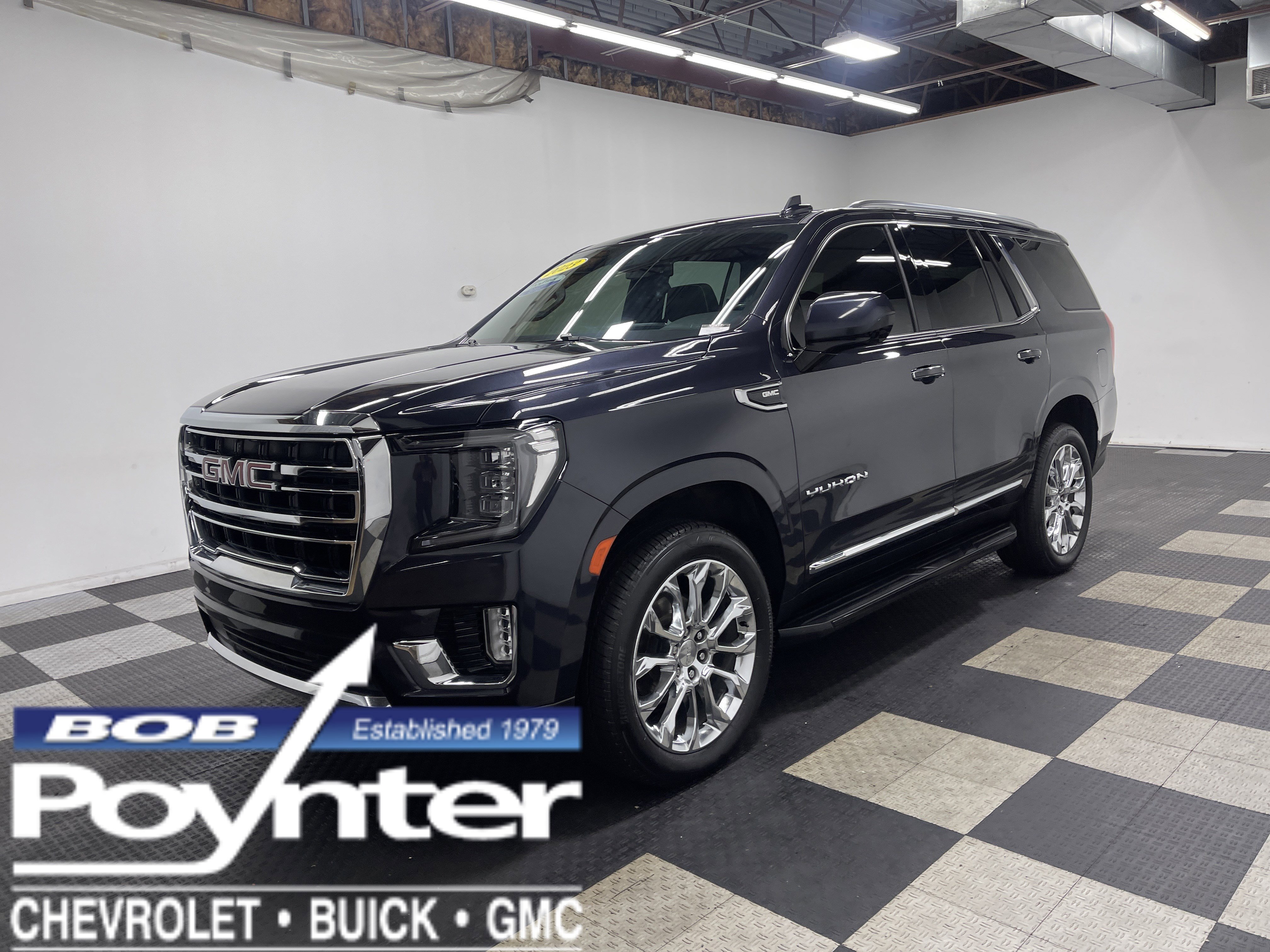Used 2023 GMC Yukon SLT image 1