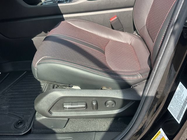 Used 2025 Honda Pilot Black Edition image 17