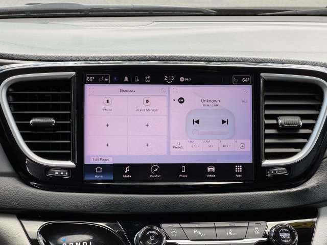 Used 2023 Chrysler Pacifica Touring-L FWD image 17