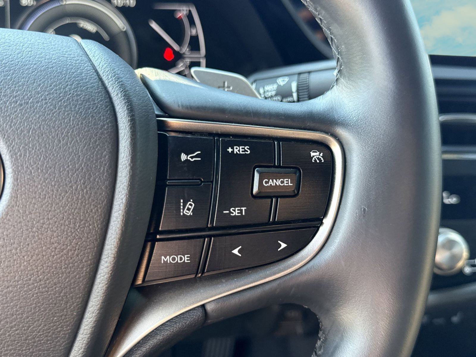 Used 2025 Lexus ES 300h image 18