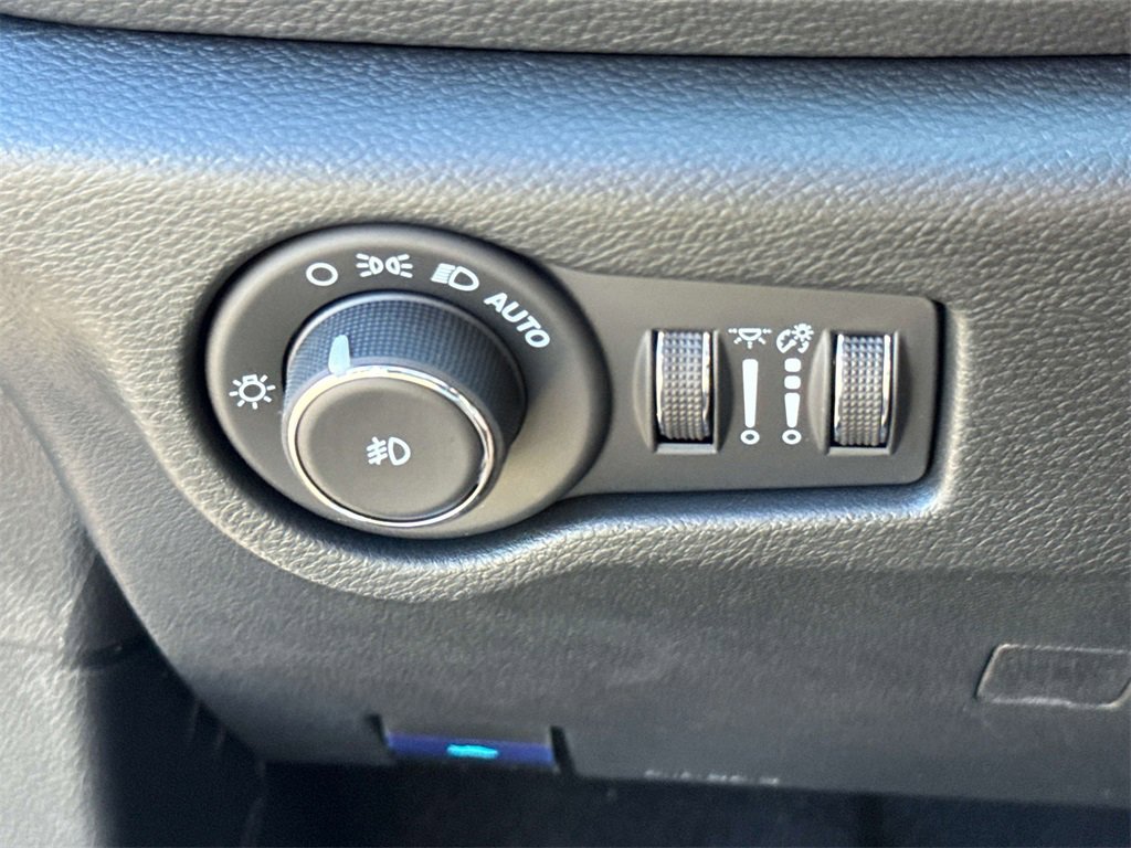 New 2026 Chrysler Pacifica Select image 24