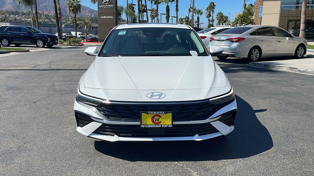 New 2025 Hyundai Elantra Limited image 3