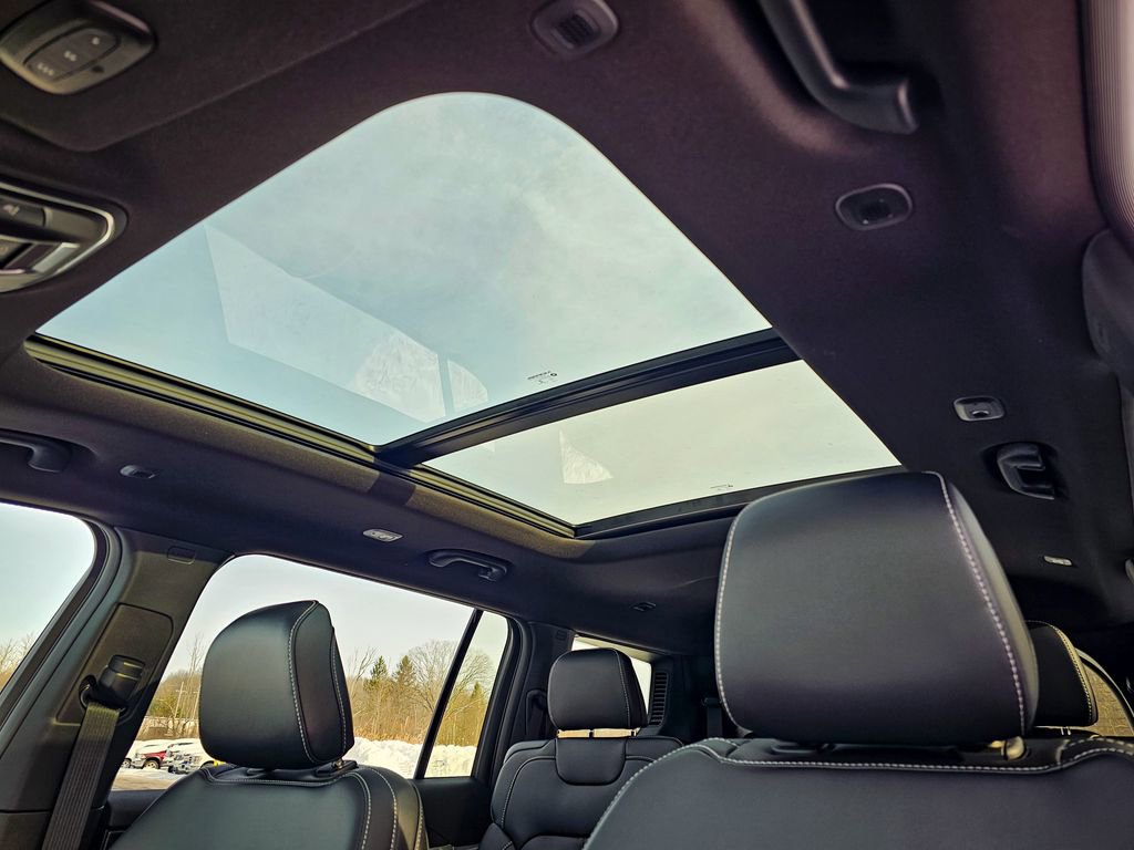 New 2025 Jeep Grand Cherokee L Limited w/ Black Appearance Package image 17