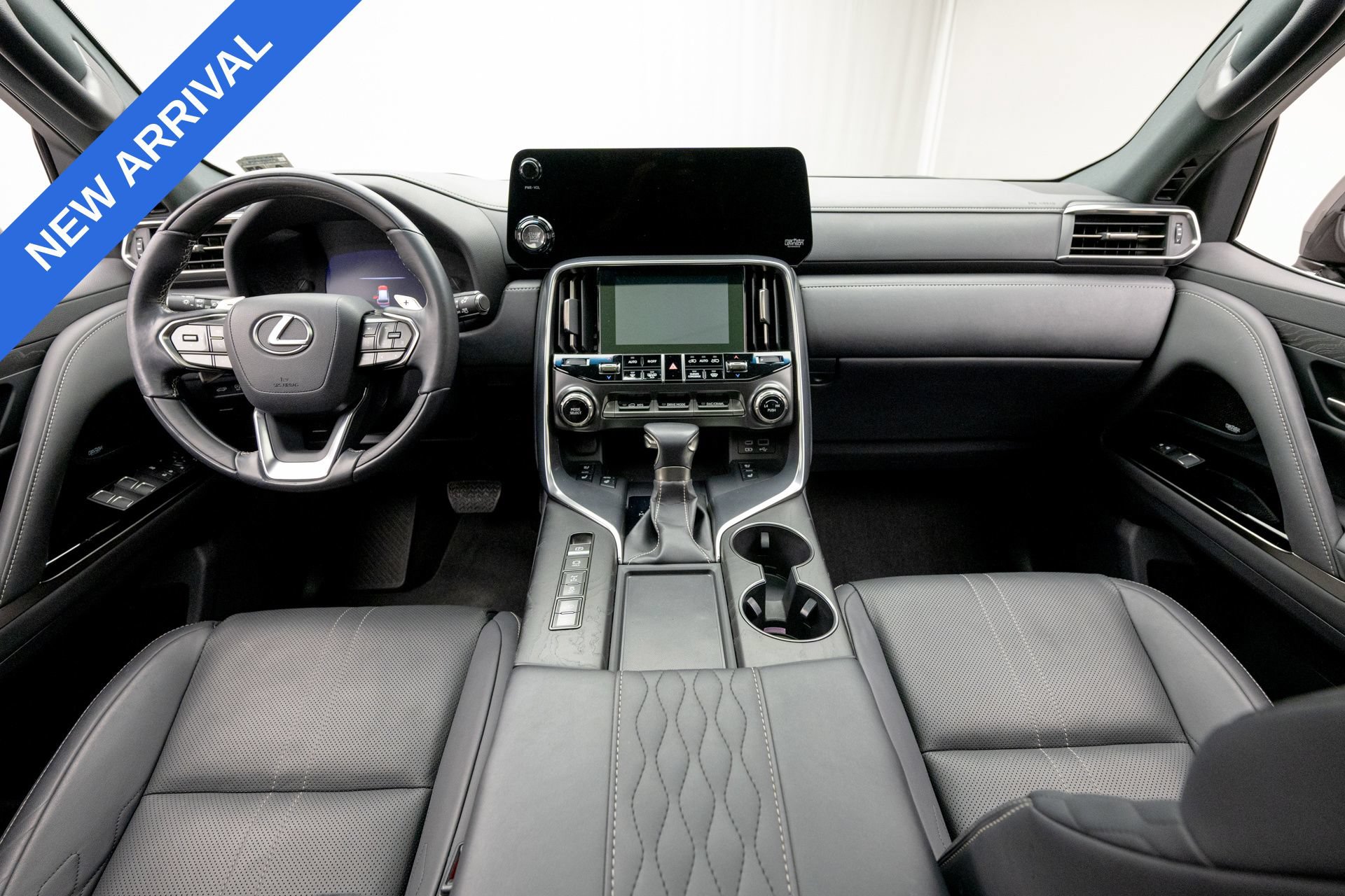 Used 2022 Lexus LX 600 4WD w/ Accessory Package (Z1) image 10
